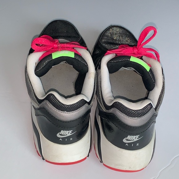 Nike Black and Pink Shoes - Picture 6 of 10